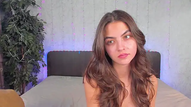 Snapshot of Milana_Crystal_ chatting on December 9, 2024, 8:11 am Milana Crystal online show from December 9, 2024, 8:11 am
