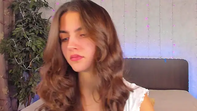 Snapshot of Milana_Crystal_ chatting on December 10, 2024, 8:19 am Milana Crystal online show from December 10, 2024, 8:19 am
