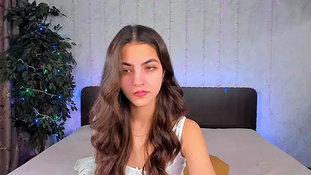 Snapshot of Milana_Crystal_ chatting on February 2, 2025, 8:02 am Milana Crystal online show from February 2, 2025, 8:02 am