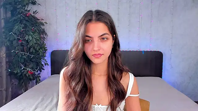 Snapshot of Milana_Crystal_ chatting on February 2, 2025, 11:08 am Milana Crystal online show from February 2, 2025, 11:08 am