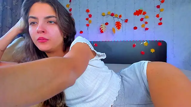 Milana Crystal  online show from October 27, 2025, 8:07 am