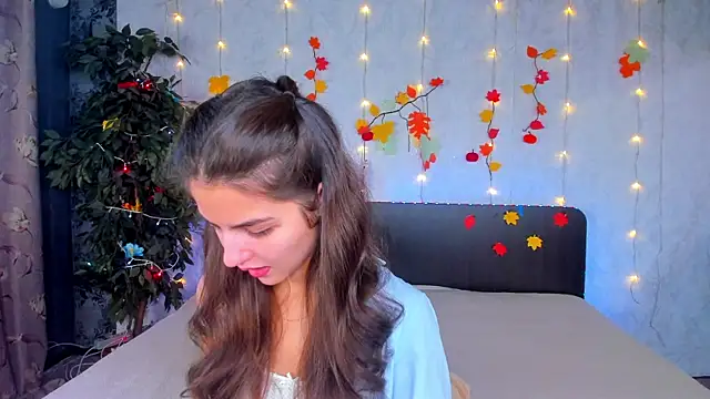 Milana Crystal  online show from November 18, 2025, 8:08 am