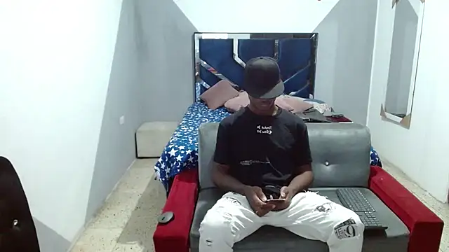 MiguelAngelxl online show from October 22, 2025, 5:19 am