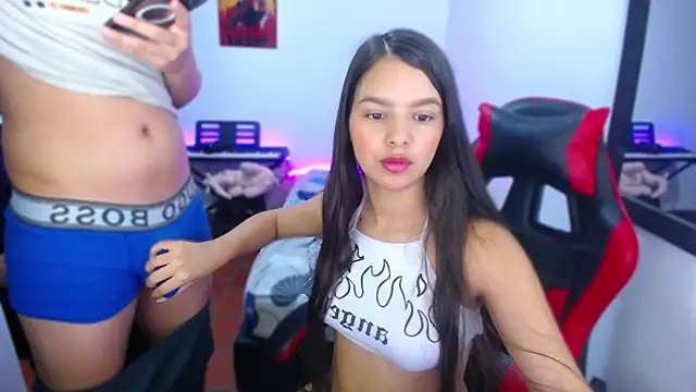 jessi and boy online show from November 13, 2025, 4:17 pm