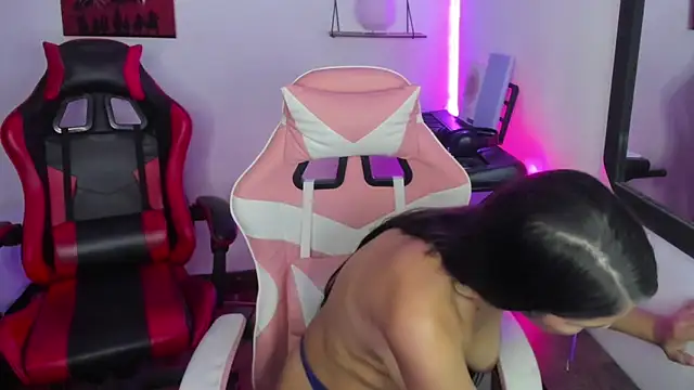 jessi and boy online show from February 19, 2026, 4:14 pm