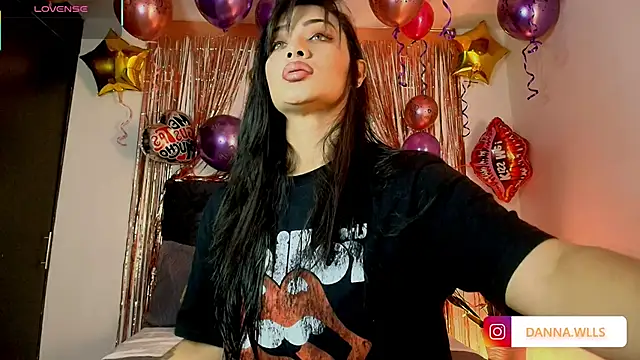 Dannawells online show from December 15, 2025, 7:18 pm