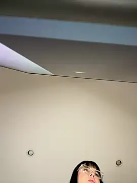 Kylie2211 online show from February 21, 2025, 2:39 am