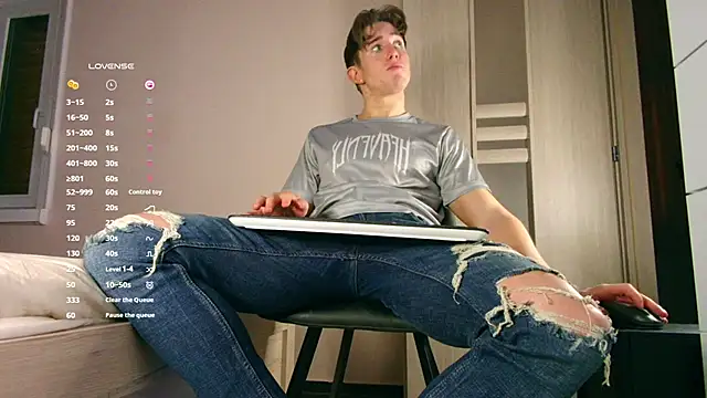 ChristianLevine  online show from December 1, 2025, 4:39 am