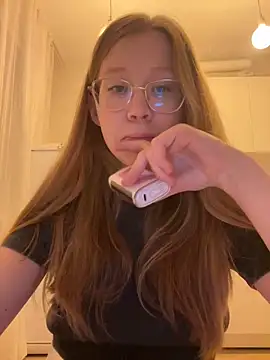 Eva Weyne online show from December 5, 2024, 3:50 pm