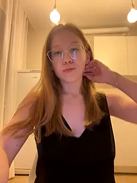 Eva Weyne online show from September 12, 2025, 7:03 pm