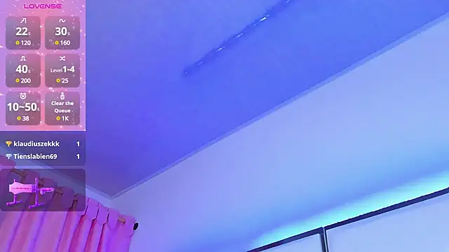 Snapshot of SarayRoyse chatting on February 6, 2025, 10:10 pm SarayRoyse online show from February 6, 2025, 10:10 pm