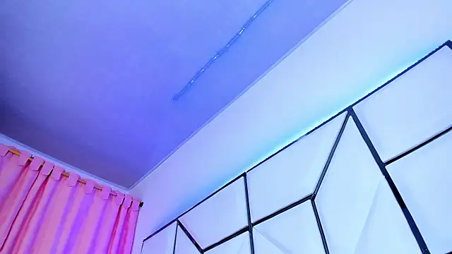 Snapshot of SarayRoyse chatting on February 25, 2025, 10:18 pm SarayRoyse online show from February 25, 2025, 10:18 pm