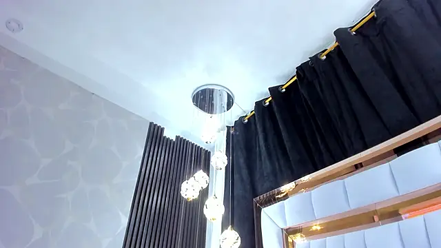 SarayRoyse online show from November 12, 2025, 7:35 pm