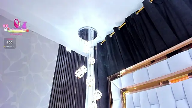 SarayRoyse online show from January 14, 2026, 7:30 pm