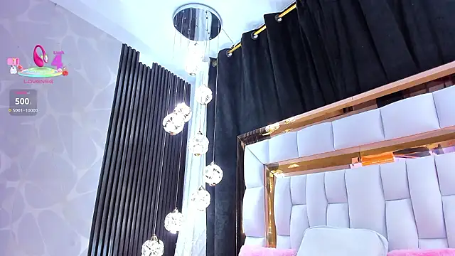 SarayRoyse online show from March 12, 2026, 7:42 pm