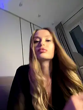 Snapshot of Sweet__Milly chatting on October 24, 2025, 2:46 pm Sweet  Milly online show from October 24, 2025, 2:46 pm