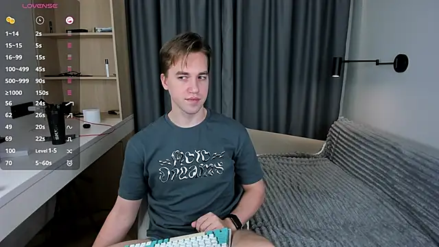 Snapshot of AustinButler chatting on November 19, 2025, 9:37 pm AustinButler online show from November 19, 2025, 9:37 pm