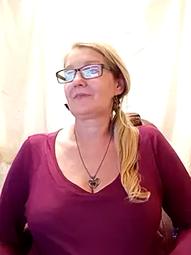 Snapshot of irinamaux chatting on January 31, 2025, 5:10 pm irinamaux online show from January 31, 2025, 5:10 pm
