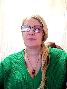 Snapshot of irinamaux chatting on February 8, 2025, 11:01 am irinamaux online show from February 8, 2025, 11:01 am