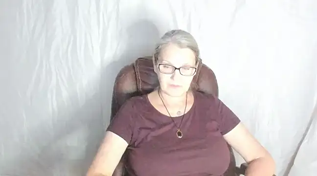 Snapshot of irinamaux chatting on February 23, 2025, 8:22 pm irinamaux online show from February 23, 2025, 8:22 pm
