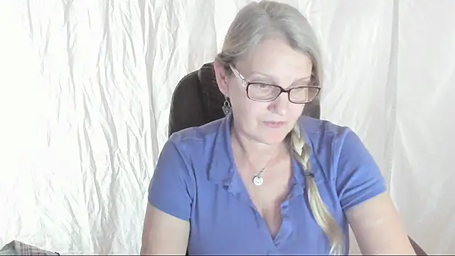 Snapshot of irinamaux chatting on March 7, 2025, 9:51 am irinamaux online show from March 7, 2025, 9:51 am