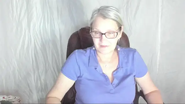 Snapshot of irinamaux chatting on March 21, 2025, 2:29 pm irinamaux online show from March 21, 2025, 2:29 pm