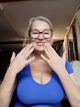 irinamaux online show from October 31, 2025, 3:07 am