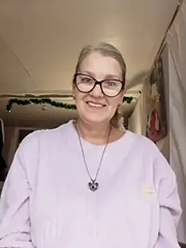 irinamaux online show from November 29, 2025, 6:38 am