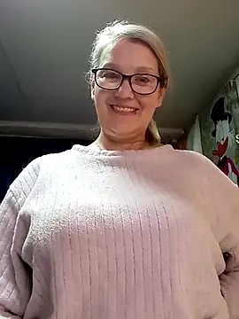 irinamaux online show from April 4, 2026, 2:47 pm