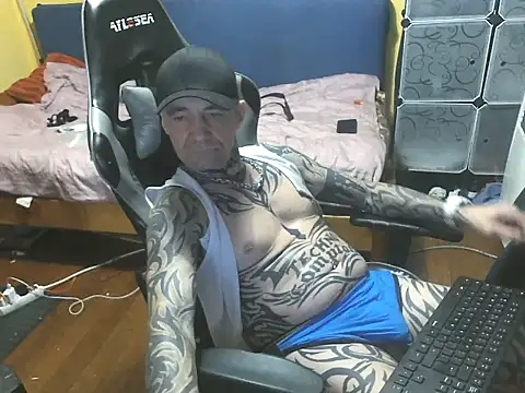 Snapshot of Tomi18cmm2 chatting on November 2, 2025, 7:38 pm Tomi18cmm2 online show from November 2, 2025, 7:38 pm