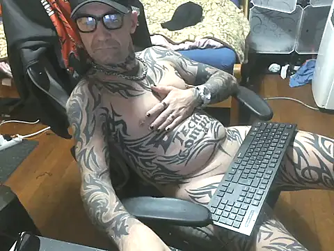 Snapshot of Tomi18cmm2 chatting on November 4, 2025, 6:40 pm Tomi18cmm2 online show from November 4, 2025, 6:40 pm