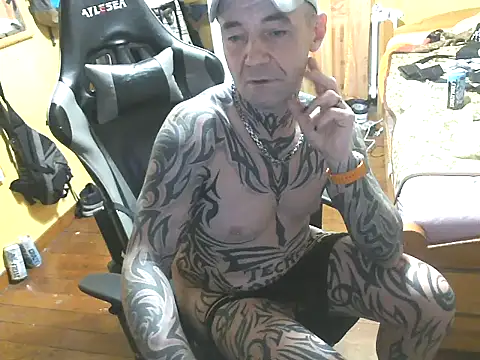 Snapshot of Tomi18cmm2 chatting on February 15, 2026, 8:49 pm Tomi18cmm2 online show from February 15, 2026, 8:49 pm