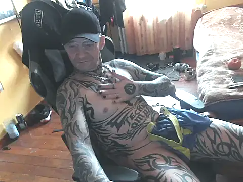 Snapshot of Tomi18cmm2 chatting on April 5, 2026, 1:19 pm Tomi18cmm2 online show from April 5, 2026, 1:19 pm