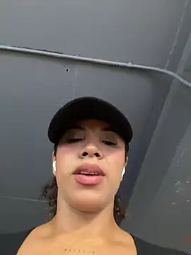 Brunettexio online show from December 18, 2025, 6:47 pm