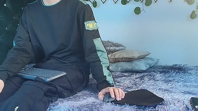 Levii Ackermann online show from March 20, 2025, 2:32 pm