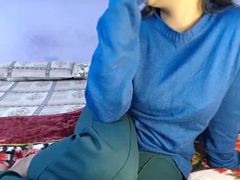 Freya nia online show from December 7, 2024, 4:47 pm