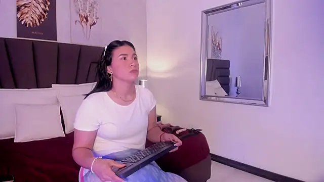 Sofi Perez  online show from March 20, 2025, 11:16 am