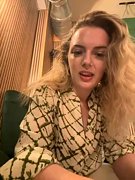 LexyGold online show from October 10, 2025, 4:17 pm