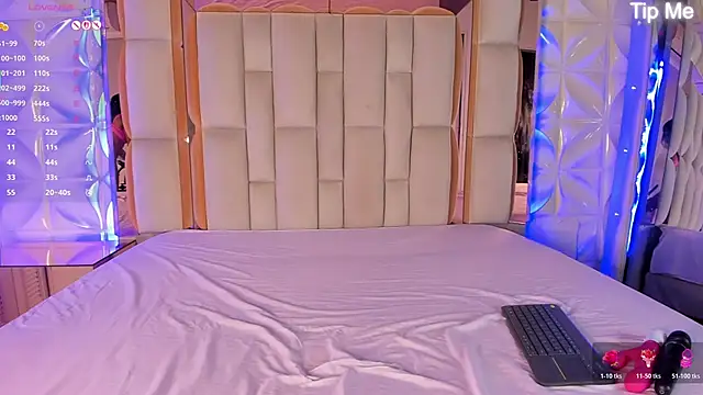 nicole cooper   online show from November 11, 2025, 7:36 pm