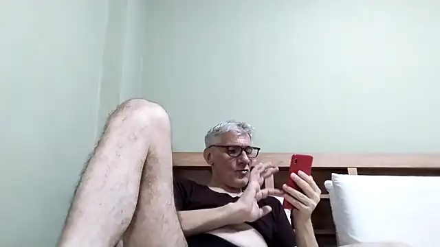 BIGUNCUTHARDCOCK online show from December 18, 2025, 1:28 pm