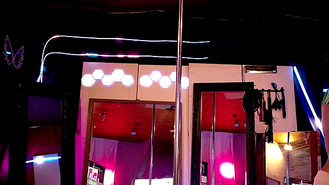 MadisonMarie online show from October 12, 2025, 6:01 am