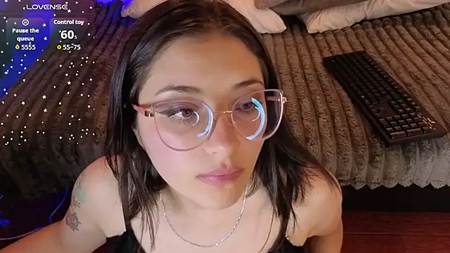 phoenixxxx777 online show from June 3, 2026, 3:06 pm