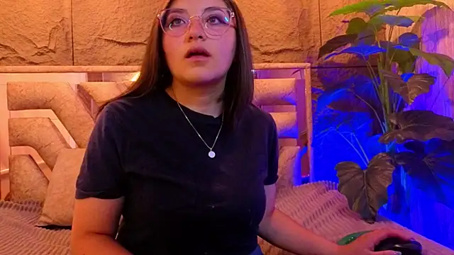 phoenixxxx777 online show from June 15, 2026, 2:08 pm