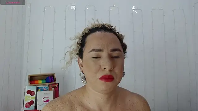 SofiaMadisson online show from January 4, 2025, 1:10 pm