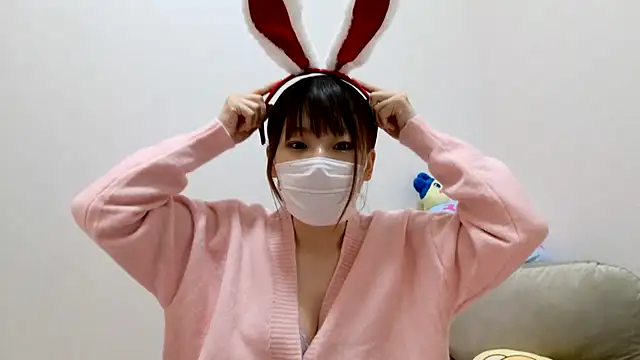 Snapshot of hi---chan- chatting on December 17, 2024, 3:28 am hi---chan- online show from December 17, 2024, 3:28 am