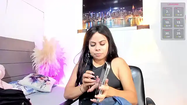 Julieta Coopeer  online show from May 23, 2026, 10:41 am