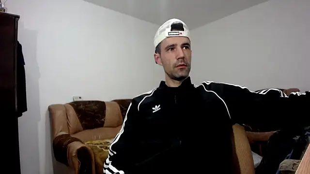 I like older menn online show from February 12, 2026, 5:46 am