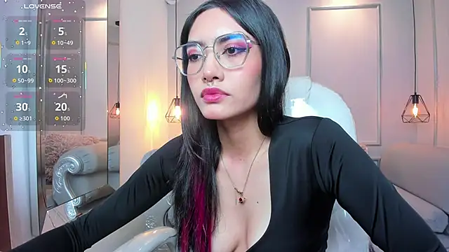 AzuraKindong online show from November 4, 2025, 7:24 pm