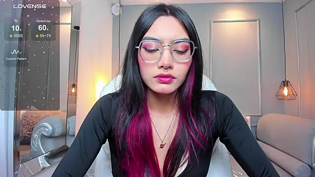 AzuraKindong online show from November 18, 2025, 7:18 pm