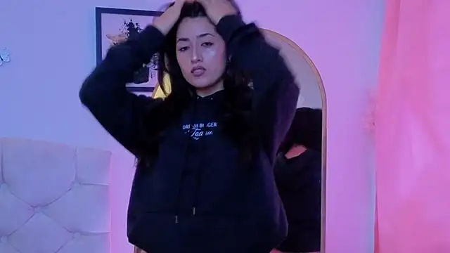 ChanellGV online show from November 19, 2025, 10:32 pm